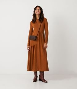 Vestido Longo com Recortes e Manga Curta