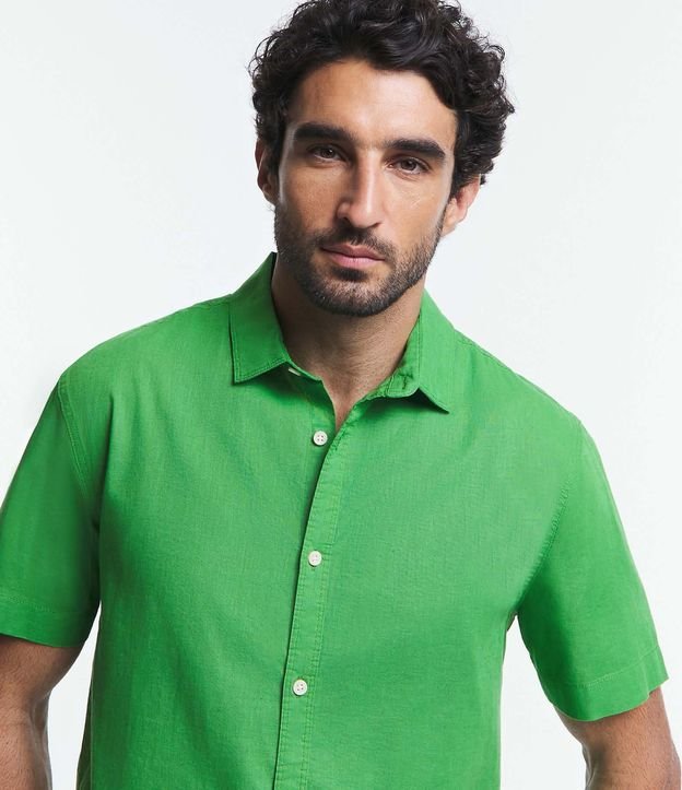 Camisa Comfort Básica em Linho com Manga Curta Verde 3