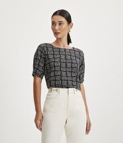 Blusa em Viscolinho com Estampa de Folhagem e Manga Bufante