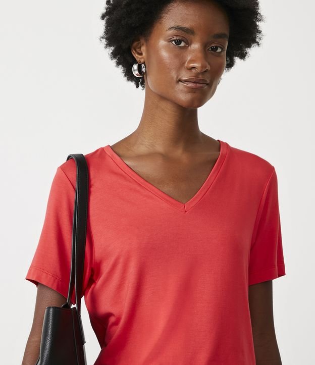 blusa roja con escote