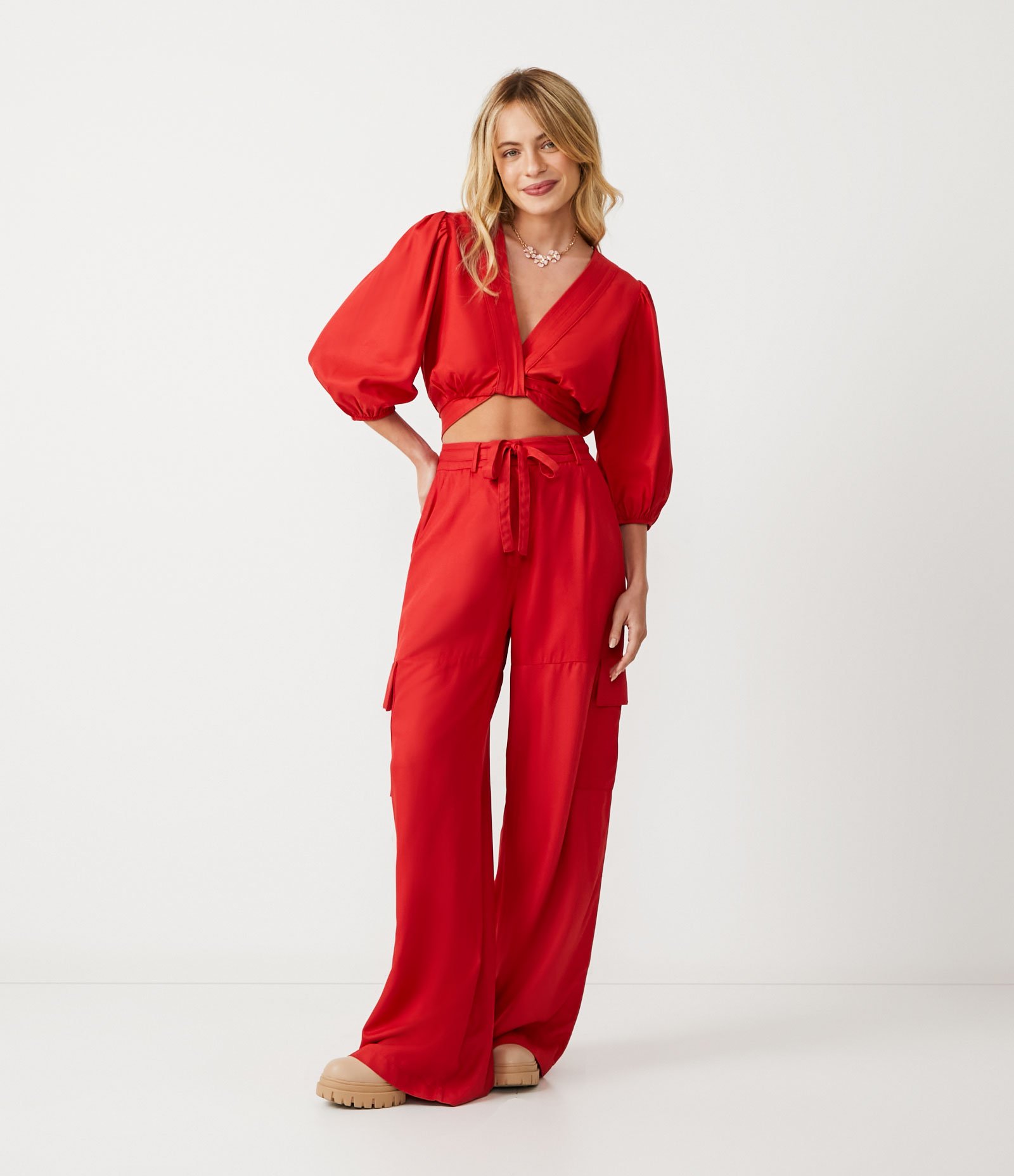 Blusa Cropped em Viscose com Amarração e Superfície Texturizada Vermelho 2