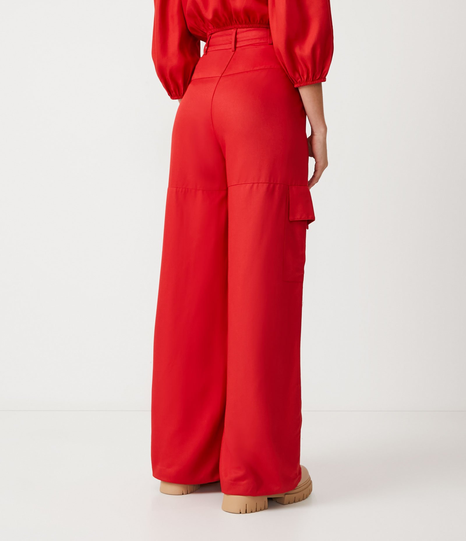 Calça Cargo em Viscose com Bolso Grande Lateral e Amarração Vermelho 3
