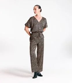 Calça Reta com Amarração no Cós e Estampa Animal Print Onça