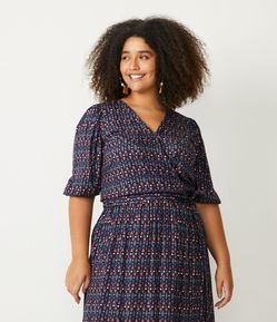 Blusa em Viscose com Estampa Étnica e Amarração Curve & Plus Size