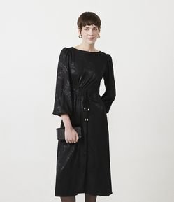 Vestido Midi com Textura Acetinada e Estampa Floral