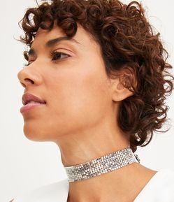 Gargantilha em Malha de Metal com Fechamento Lagosta