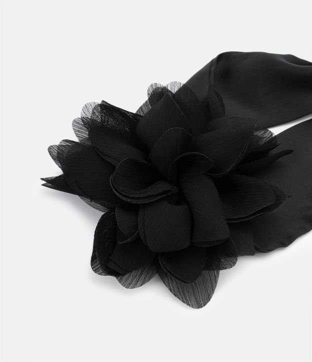 Collar Pañuelo Largo con Flor Camélia Negro 2