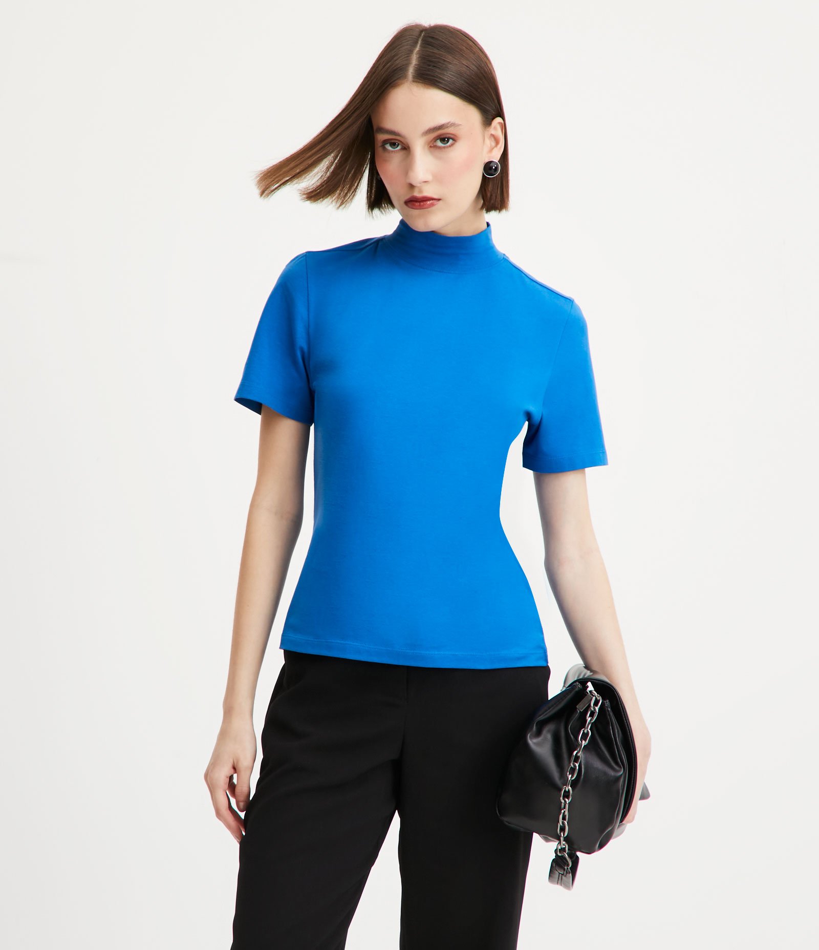 Blusa Básica em Algodão com Gola Alta 1