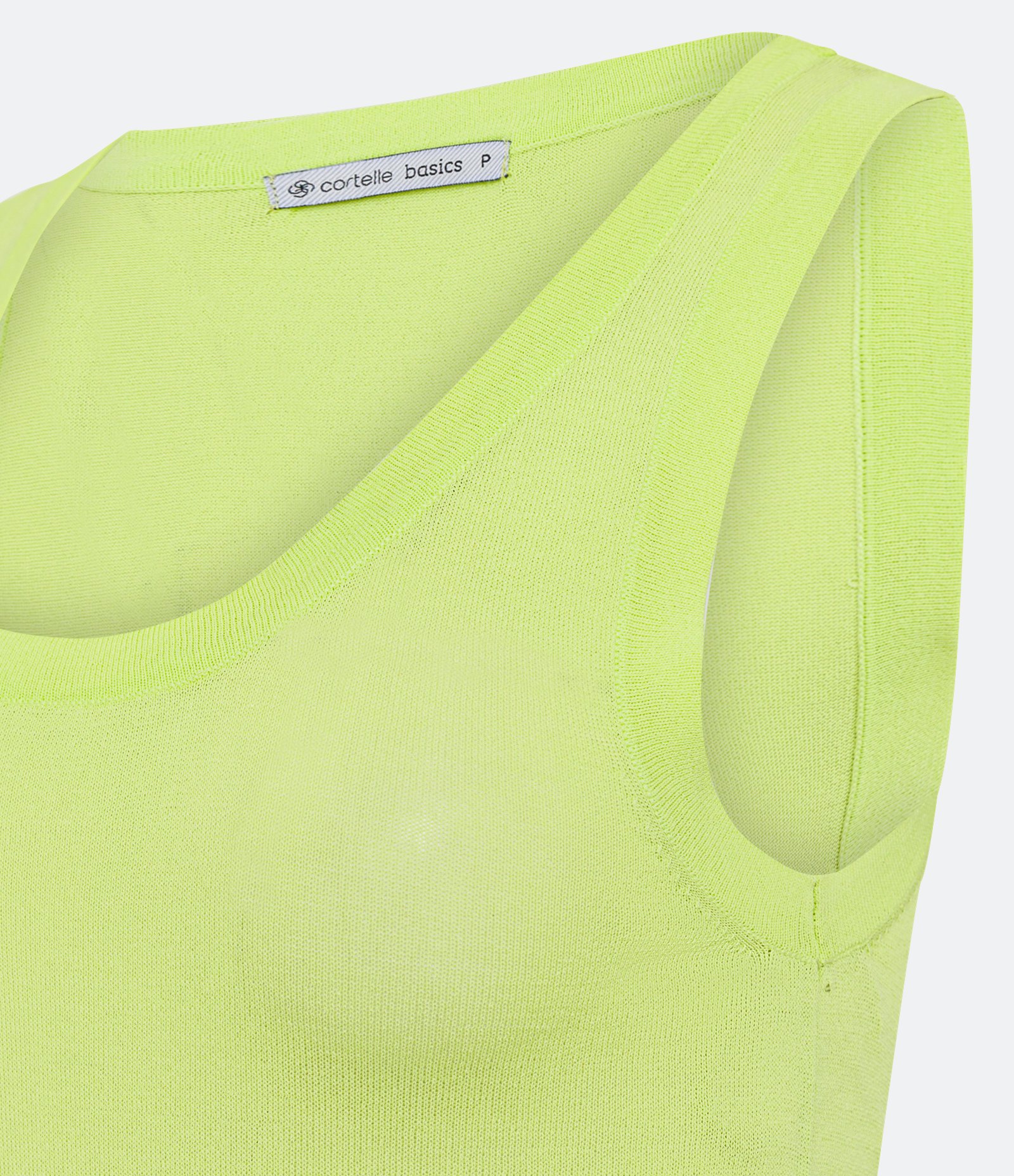 Blusa Sem Manga em Tricô Leve com Gola U 6