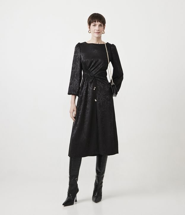 Vestido Midi com Textura Acetinada e Amarração