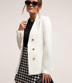 Blazer Alongado em Ponto Roma com Fechamento em Botões