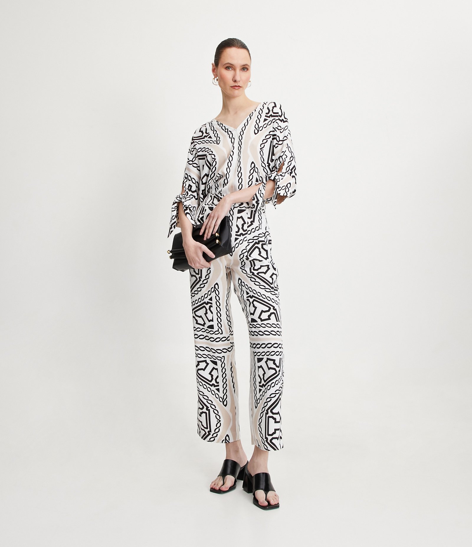 Calça Reta em Cetim com Cós Transpassado e Estampa de Correntes Off White 1