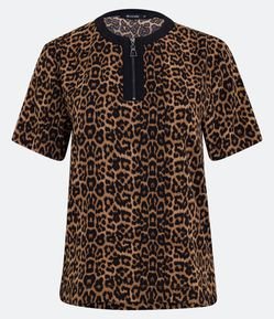 Blusa em Crepe com Manga Curta com Estampa Animal Print Onça
