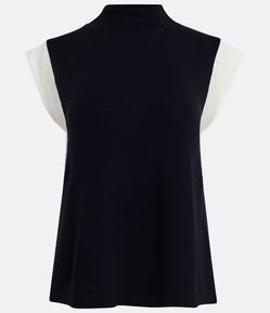 Blusa em Moletinho com Recorte Contrastante na Cava