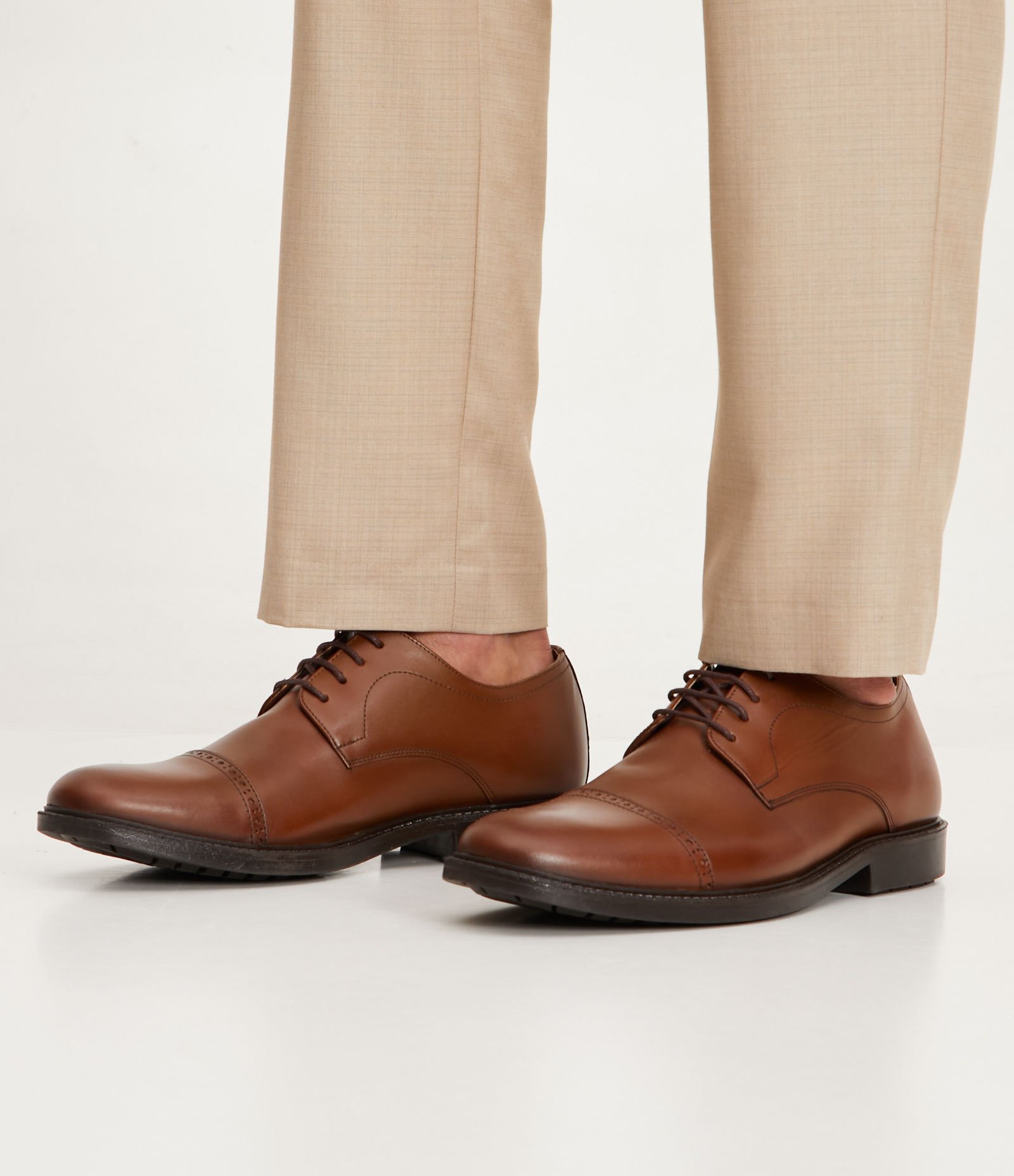 Sapato em Couro com Cadarço e Detalhe Brogue Marrom 6