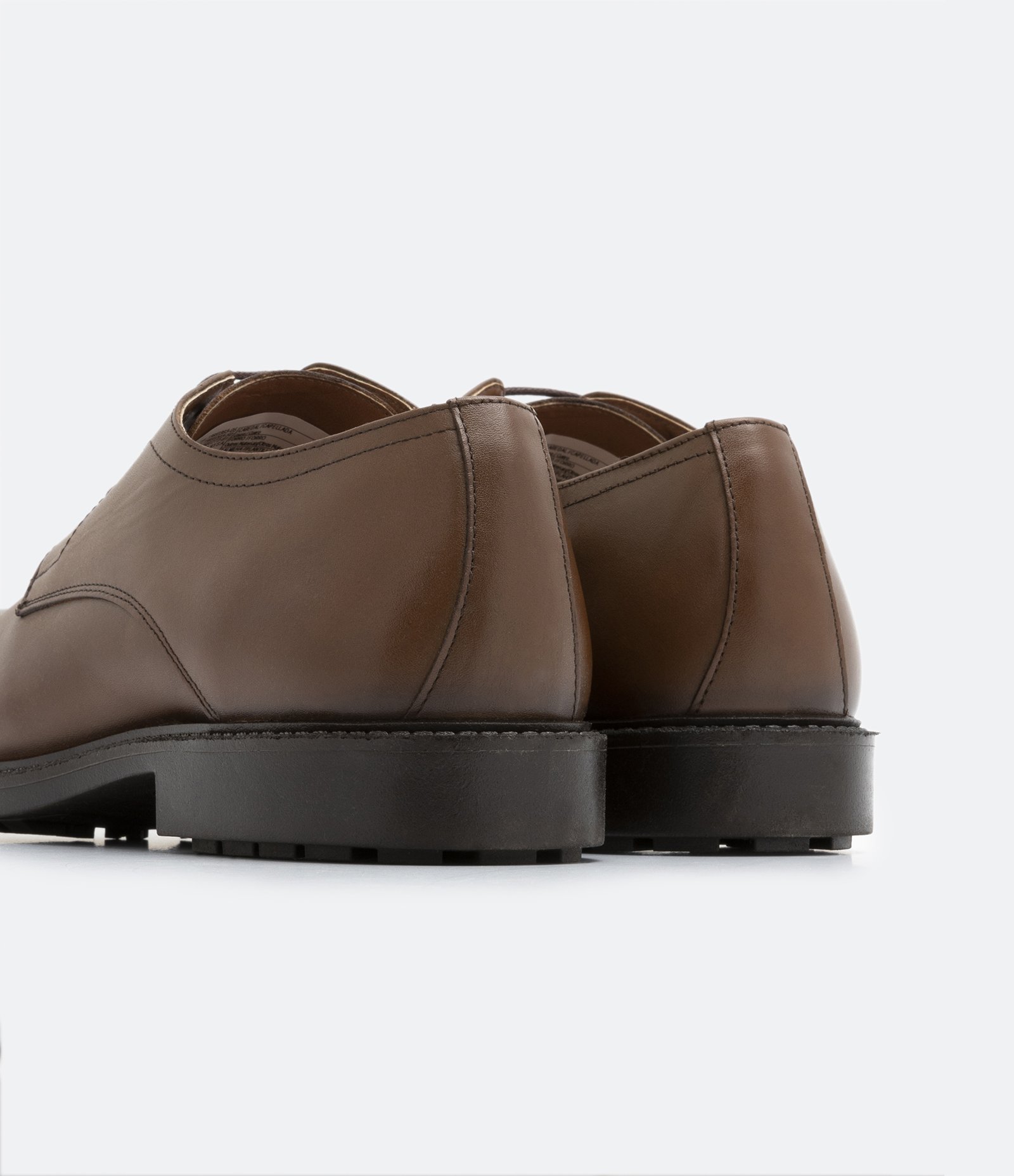 Sapato em Couro com Cadarço e Detalhe Brogue Marrom 4