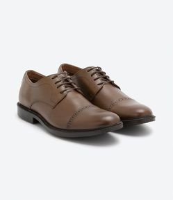 Sapato em Couro com Cadarço e Detalhe Brogue