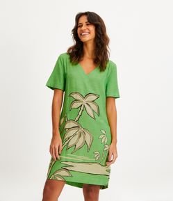 Vestido T-shirt em Viscolinho com Caimento Leve e Estampa Paisagem Tropical