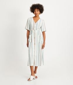 Vestido em Viscose com Estampa Listrada e Abotoamento Frontal