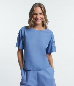 Blusa em Viscose com Detalhe Rendado na Manga
