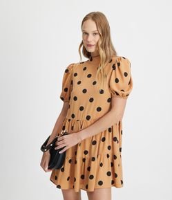 Vestido Curto em Chiffon com Estampa Poá e Babado na Barra