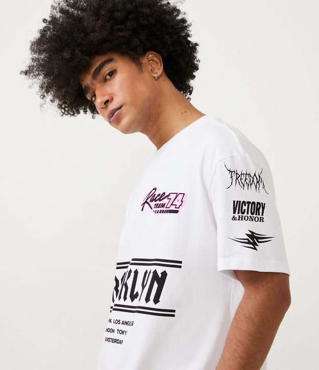 Remera Relaxed en Algodón con Estampado Brooklyn Race Blanco Nieve 4