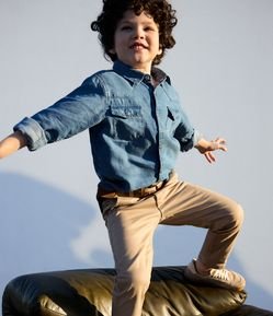 Camisa Infantil Efeito Jeans com Botões Diferenciados - Tam 5 a 14 anos