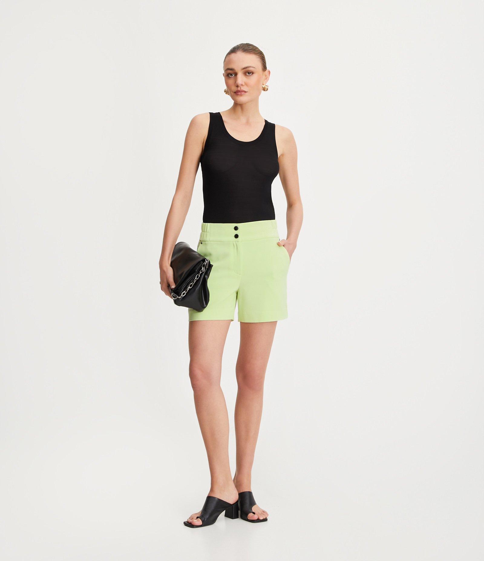 Short Alfaiatado com Cós Elástico e Abotoamento Duplo 1