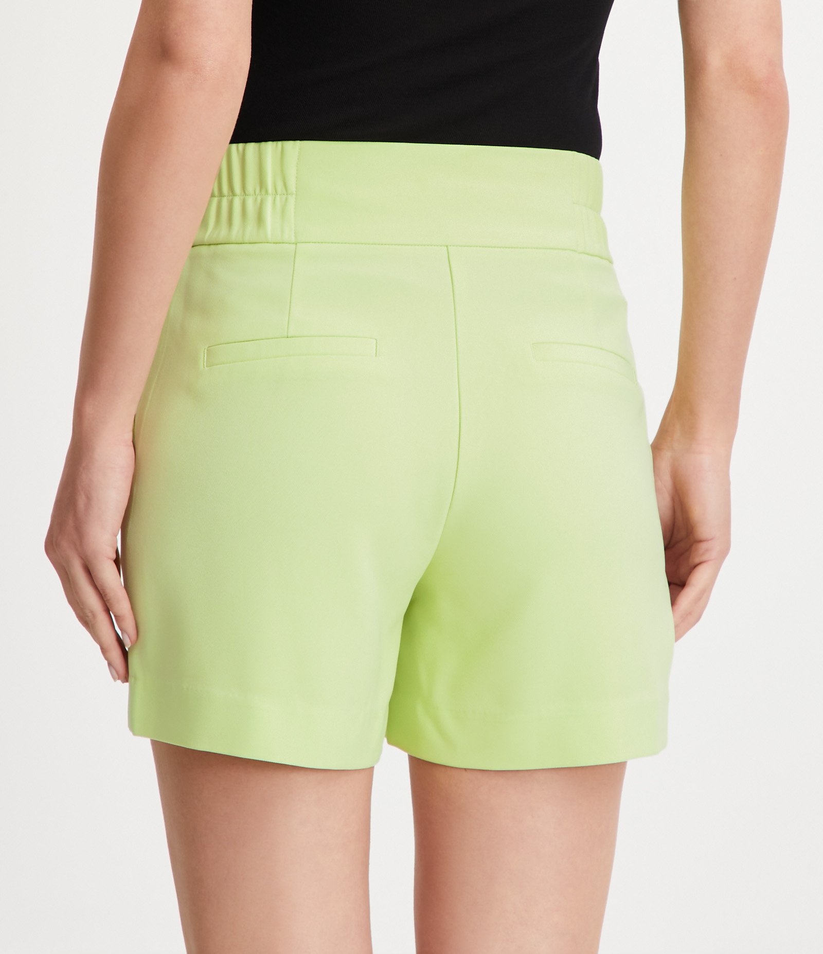 Short Alfaiatado com Cós Elástico e Abotoamento Duplo 3