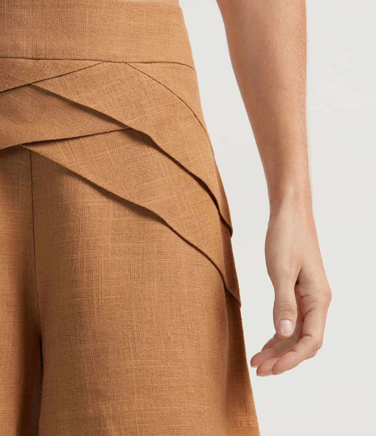 Short em Viscolinho com Dobras Sobrepostas 4