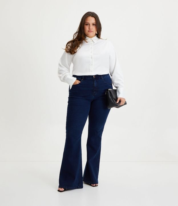 Calça Flare Jeans com Botão Diferenciado Curve & Plus Size Azul 1