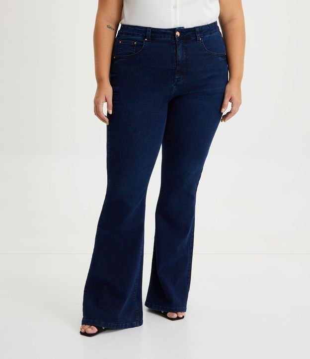 Calça Flare Jeans com Botão Diferenciado Curve & Plus Size Azul 2