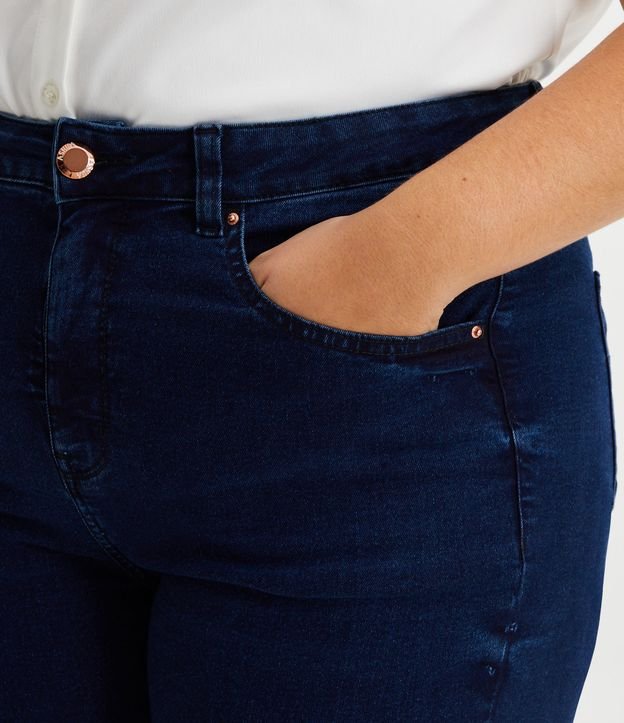Calça Flare Jeans com Botão Diferenciado Curve & Plus Size Azul 4