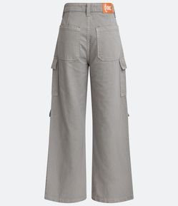 Calça Wide Leg em Sarja com Cintura Alta e Bolsos Cargo