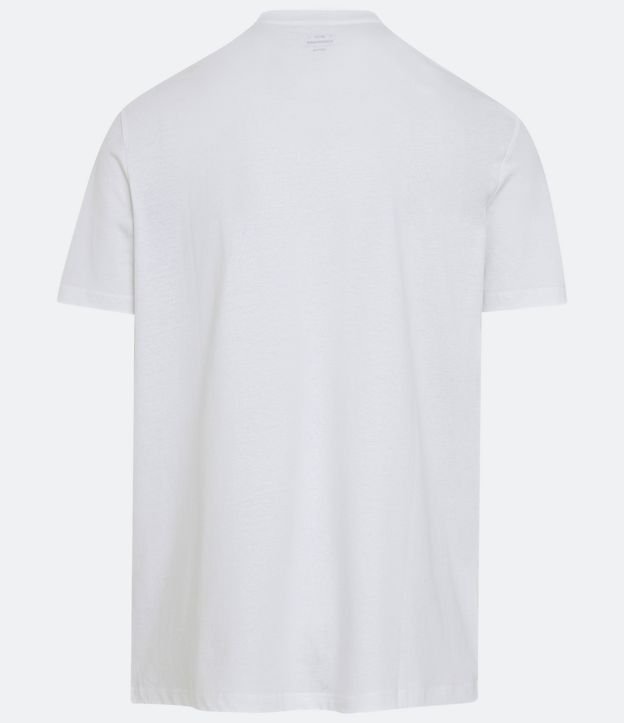 Camiseta Comfort Básica em Meia Malha com Etiqueta na Manga Branco Neve 6