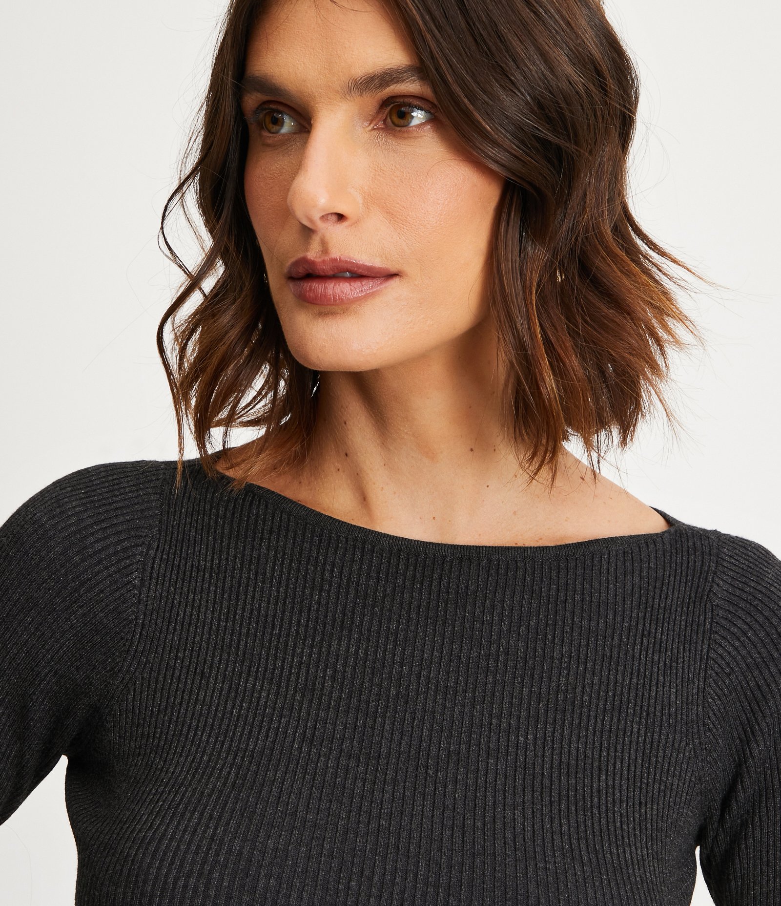 Vestido Midi Justo em Tricô com Gola Canoa 3