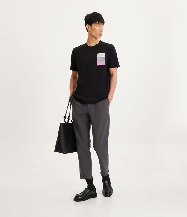 Remera Slim en Algodón con Estampado Paleta de Colores y Lettering Negro 2