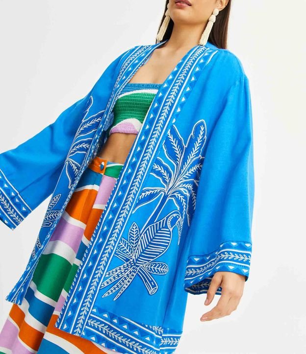 Kimono Alongado em Linho com Estampa Étnica Tropical Azul 4