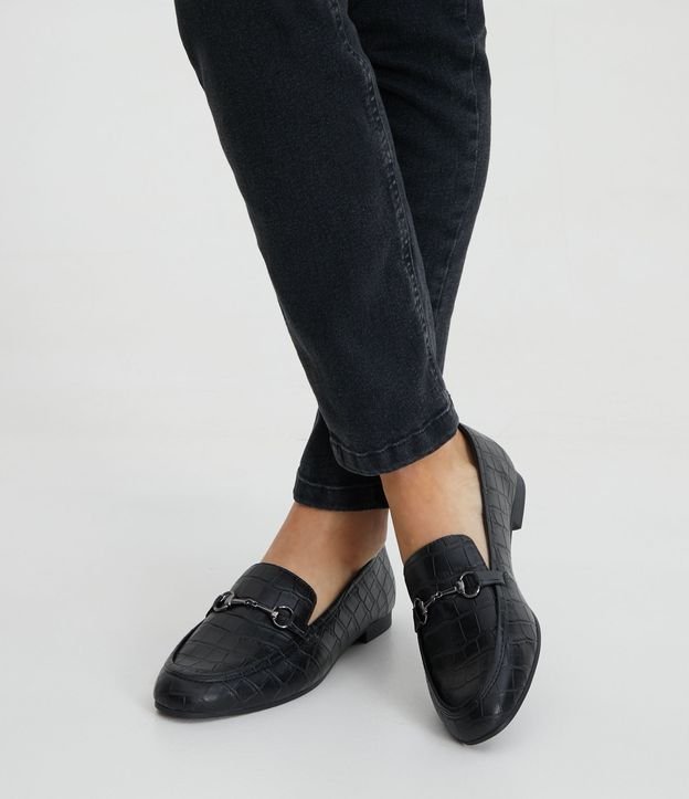 Sapato Loafer com Textura Croco e Bridão no Cabedal Preto 6