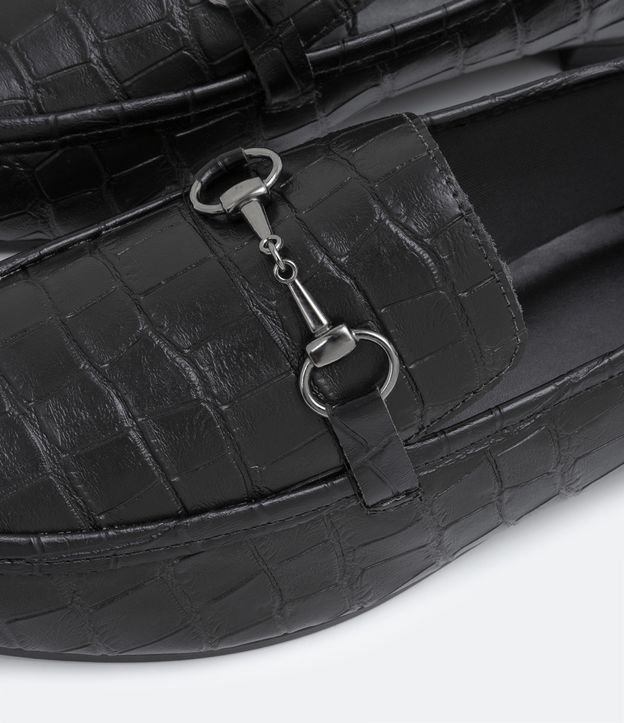 Sapato Loafer com Textura Croco e Bridão no Cabedal Preto 5