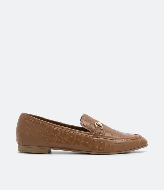 Sapato Loafer com Textura Croco e Bridão no Cabedal Marrom 4