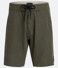 Bermuda em Microfibra com Cordão Bolsos e Patch na Barra