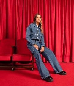 Calça Wide Leg Jeans com Cintura Alta e Bolsos Cargo