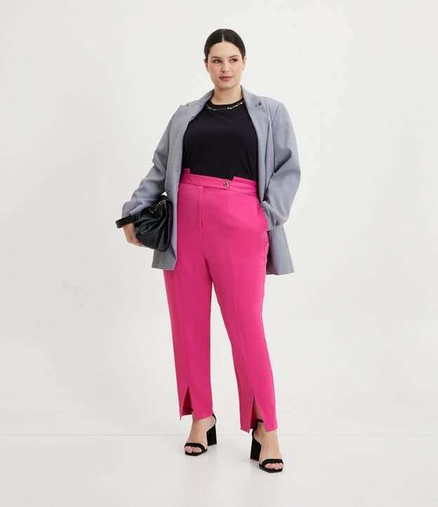 Calça Cenoura em Alfaiataria com Fenda na Barra e Botão de Coração Curve & Plus Size