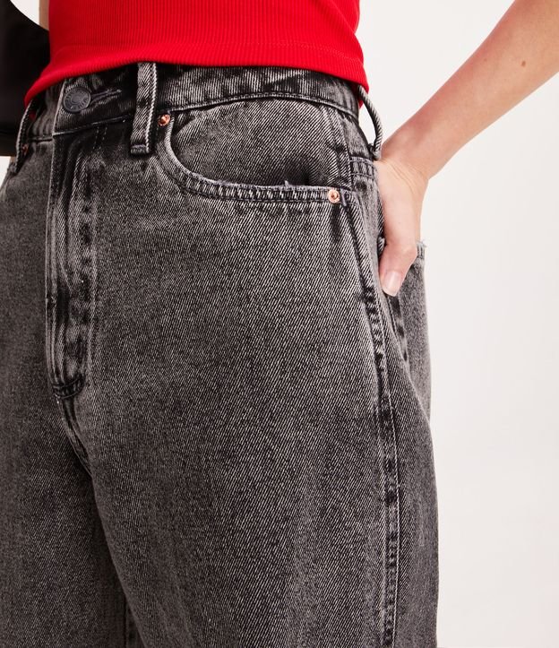 Calça Wide Leg Cintura Alta em Jeans Estonado com Bolsos Preto Estonado 4