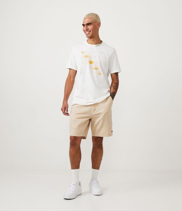 Bermuda em Algodão Estonado com Bolsos e Etiqueta na Barra