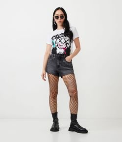 Short Cintura Alta em Jeans com Tachas Brilhantes e Barra Desfeita