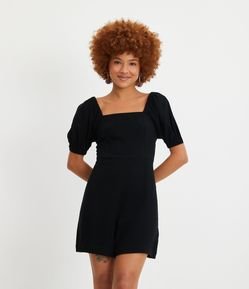 Macaquinho em Linho Texturizado com Manga Bufante e Zíper nas Costas