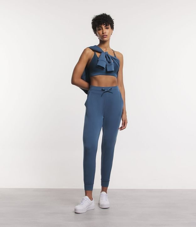 Calça Jogger Esportiva com Cós Elástico e Amarração