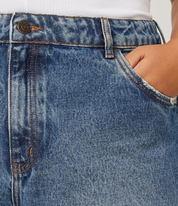 Calça Jeans Feminina Plus Size Wide Leg com Rasgos e Barra